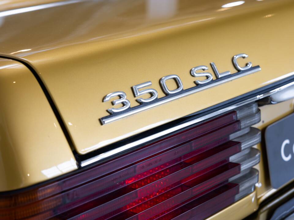 Image 29/32 of Mercedes-Benz 350 SLC (1971)