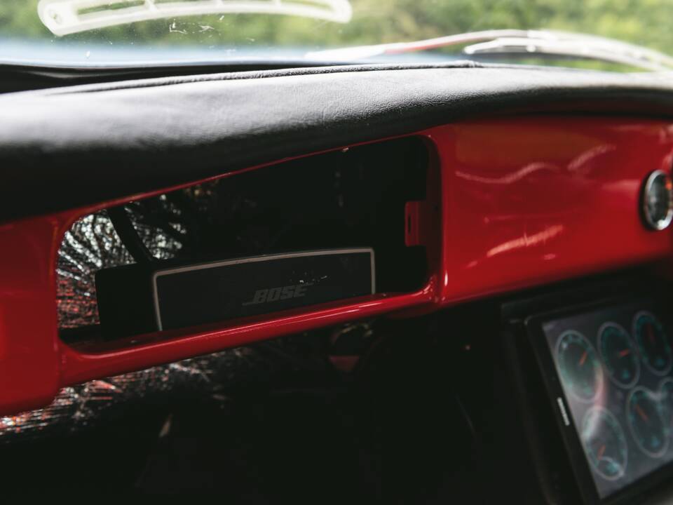 Image 15/50 of MG MGB GT V8 (1977)