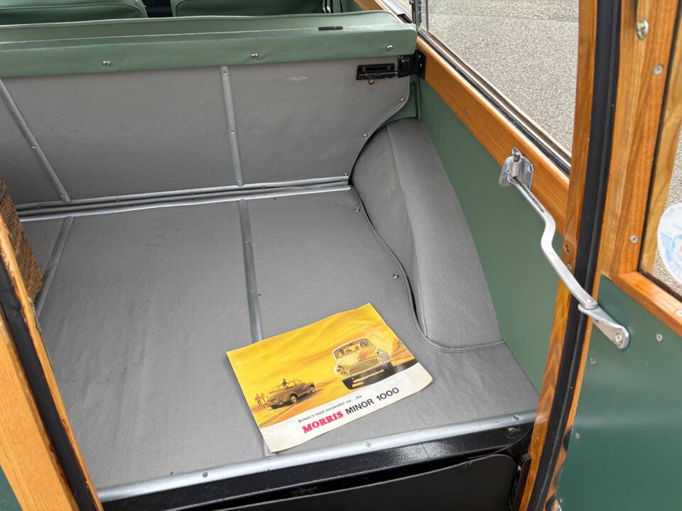 Image 12/26 of Morris Minor 1000 Traveller (1971)
