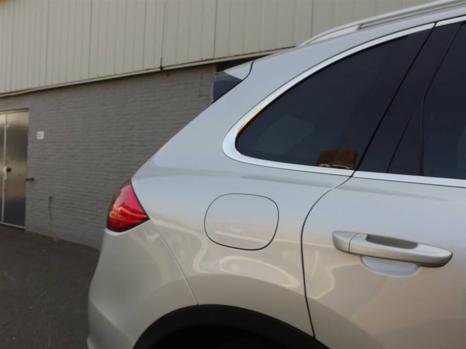 Image 20/98 of Porsche Cayenne S (2010)