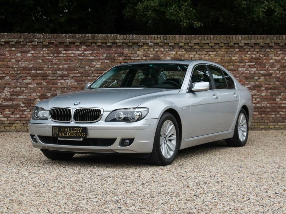 Immagine 10/50 di BMW 750i (2007)