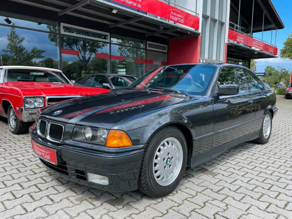 Image 3/20 de BMW 325i (1992)