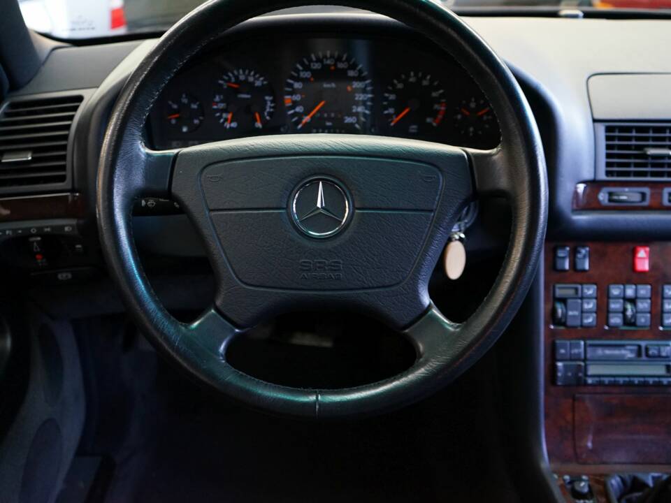Bild 21/36 von Mercedes-Benz 300 SE (1992)