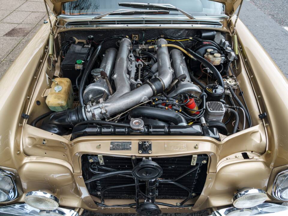 Image 32/34 of Mercedes-Benz 300 SEL 6.3 (1969)