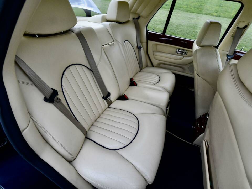 Imagen 42/50 de Bentley Arnage Green Label (1999)
