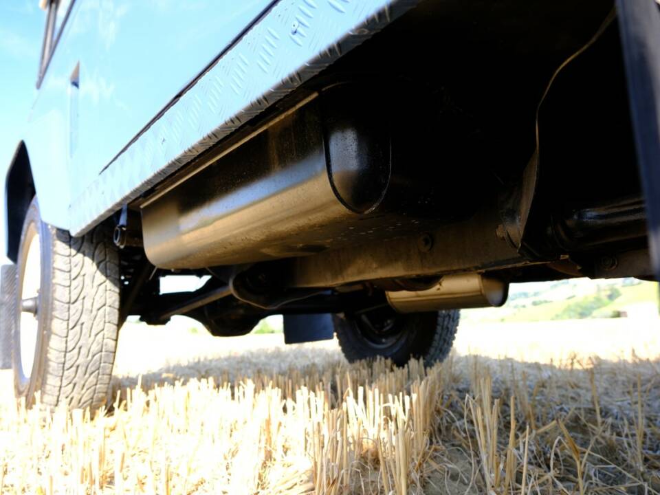 Bild 12/22 von Land Rover 90 (1988)