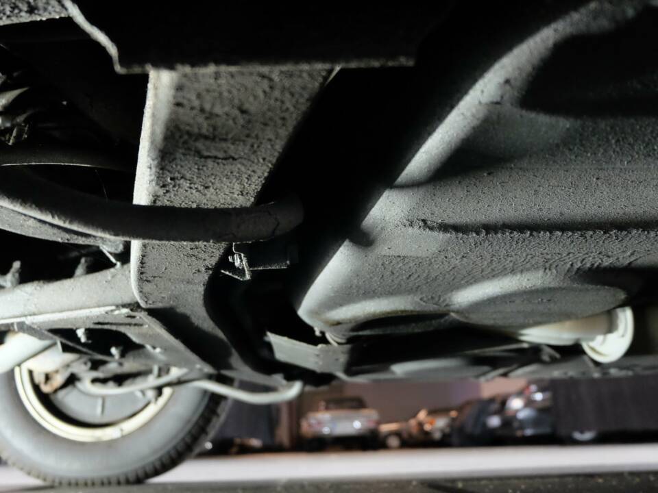 Bild 23/25 von BMW 323i (1983)