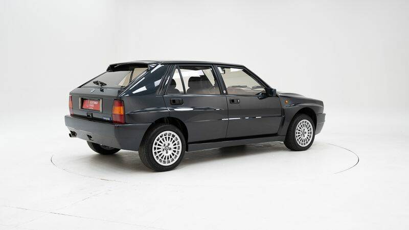Image 2/15 de Lancia Delta HF Integrale 16V (1992)