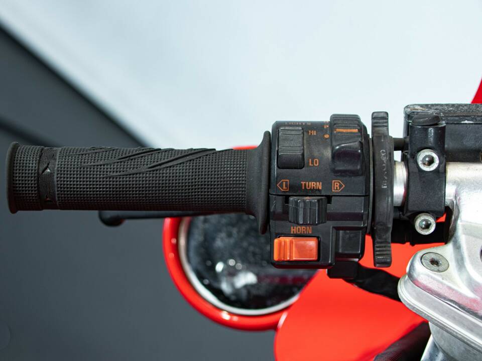 Image 49/50 de Ducati 750 Paso (1987)