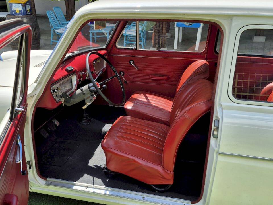 Image 27/63 of Ford Anglia (1965)