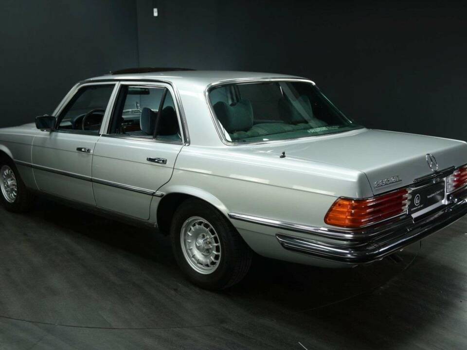 Image 4/29 of Mercedes-Benz 280 SE (1977)