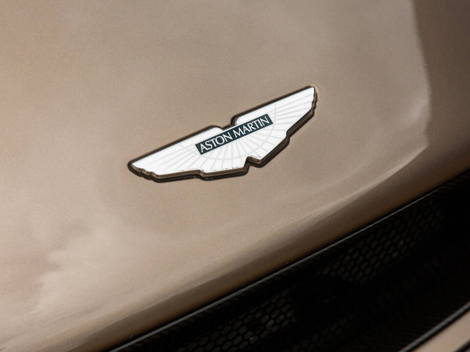 Image 16/97 of Aston Martin Vanquish S Volante (2018)