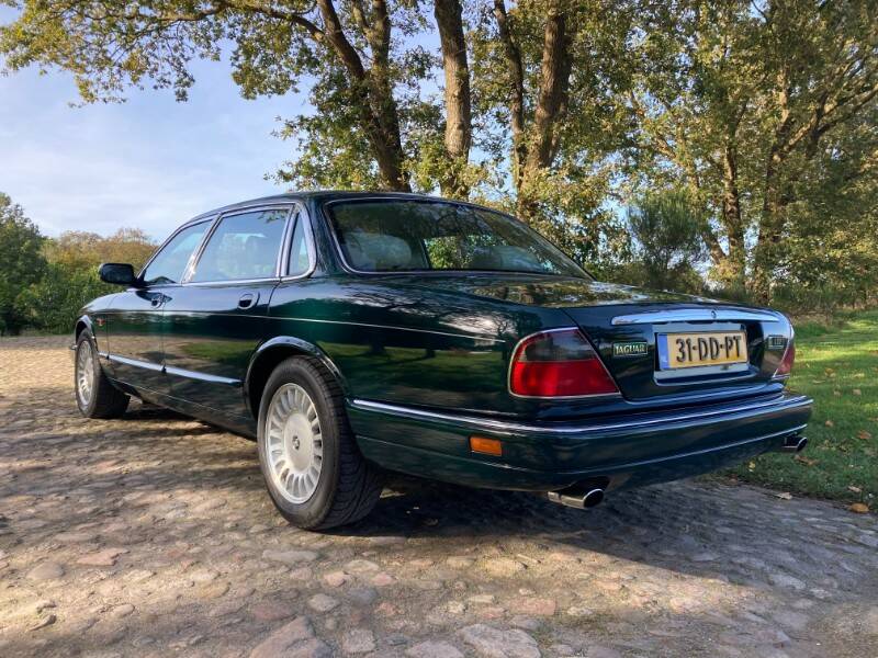 Image 12/76 of Jaguar XJ12 6.0 (1995)