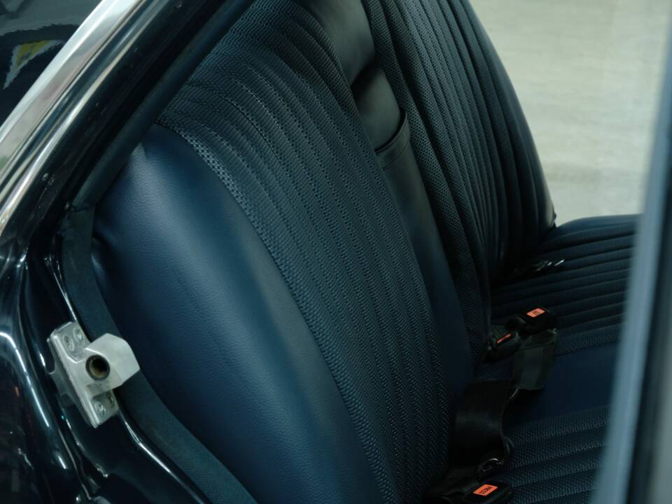Image 36/50 de Mercedes-Benz 450 SE (1973)