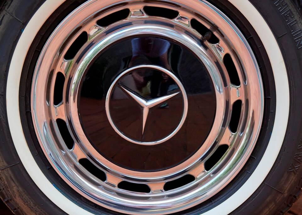 Image 90/188 of Mercedes-Benz 280 SE 3,5 (1971)
