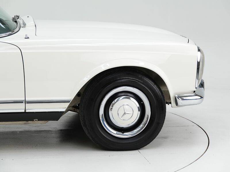 Afbeelding 10/15 van Mercedes-Benz 280 SL (1969)
