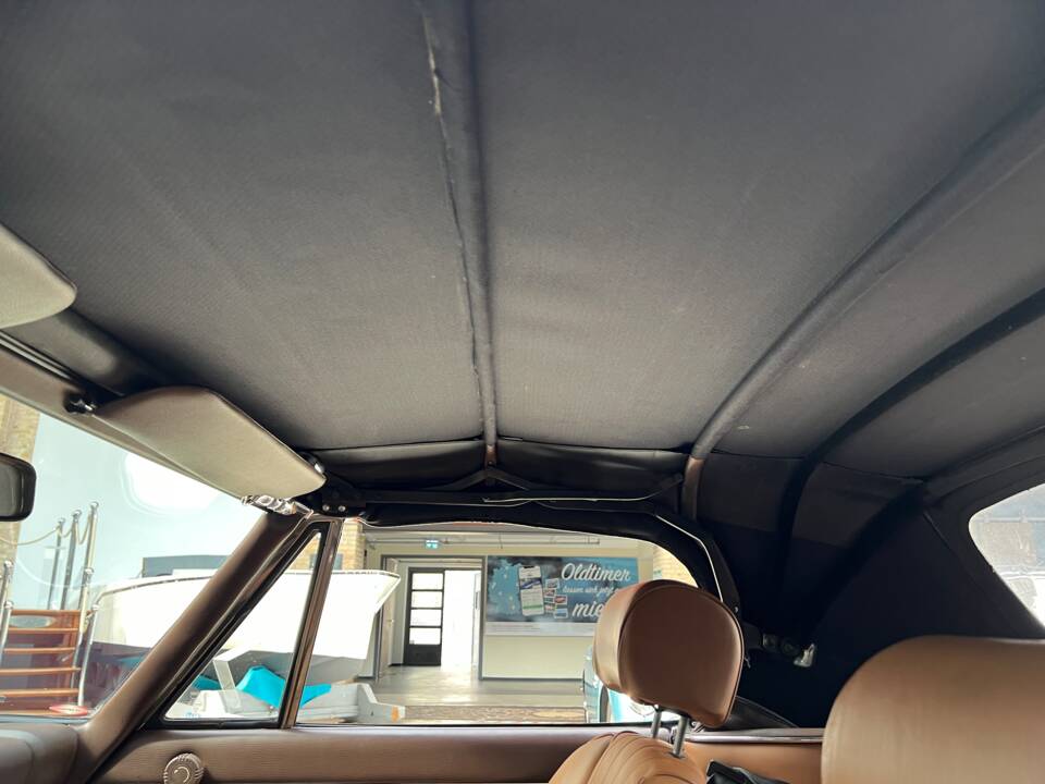 Image 18/28 of Peugeot 504 Convertible (1981)