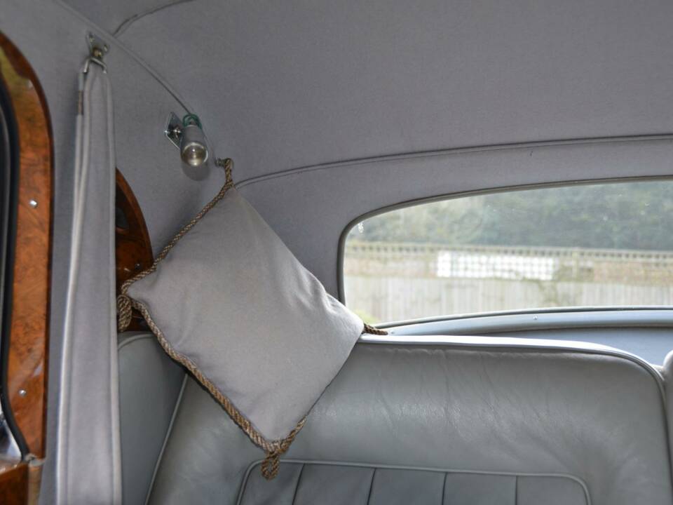 Image 33/50 of Rolls-Royce Silver Cloud II (1961)
