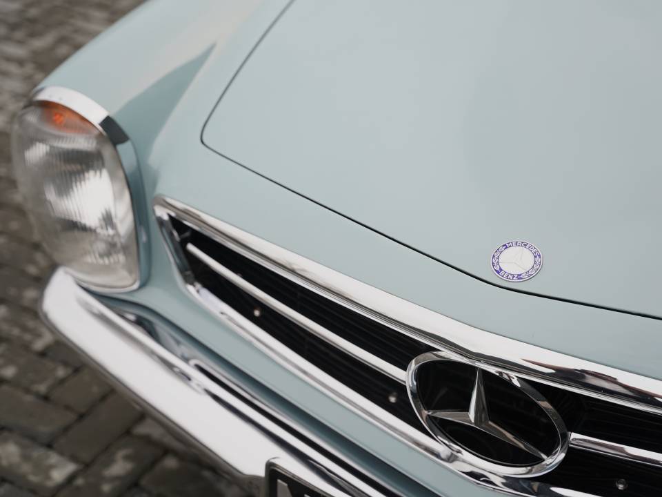 Image 23/50 of Mercedes-Benz 280 SL (1968)