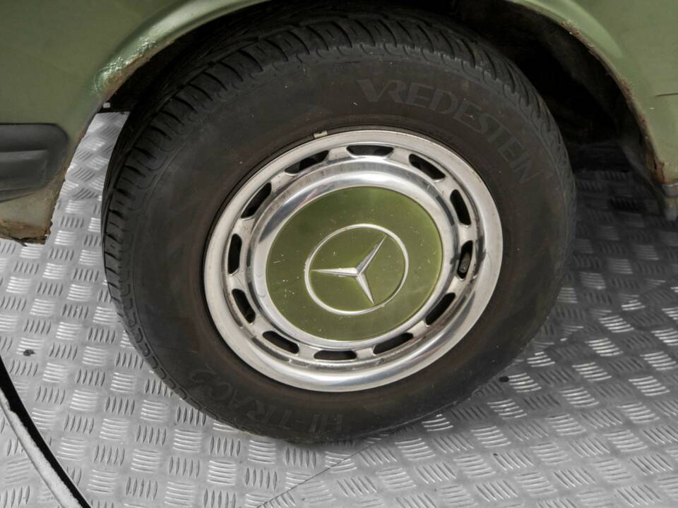 Afbeelding 23/50 van Mercedes-Benz 200 T (1982)