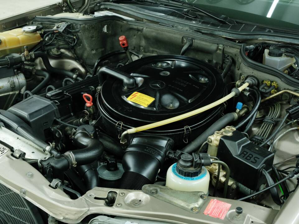 Bild 20/50 von Mercedes-Benz 300 SEL (1986)