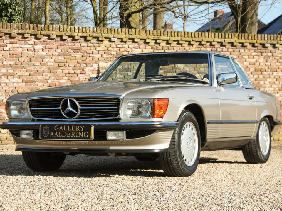 Bild 1/50 von Mercedes-Benz 560 SL (1987)