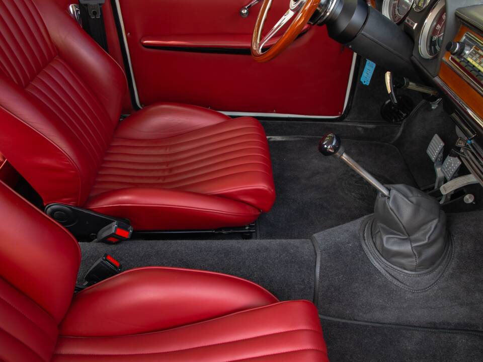 Image 23/50 de Alfa Romeo Giulia Nuova Super 1600 (1968)