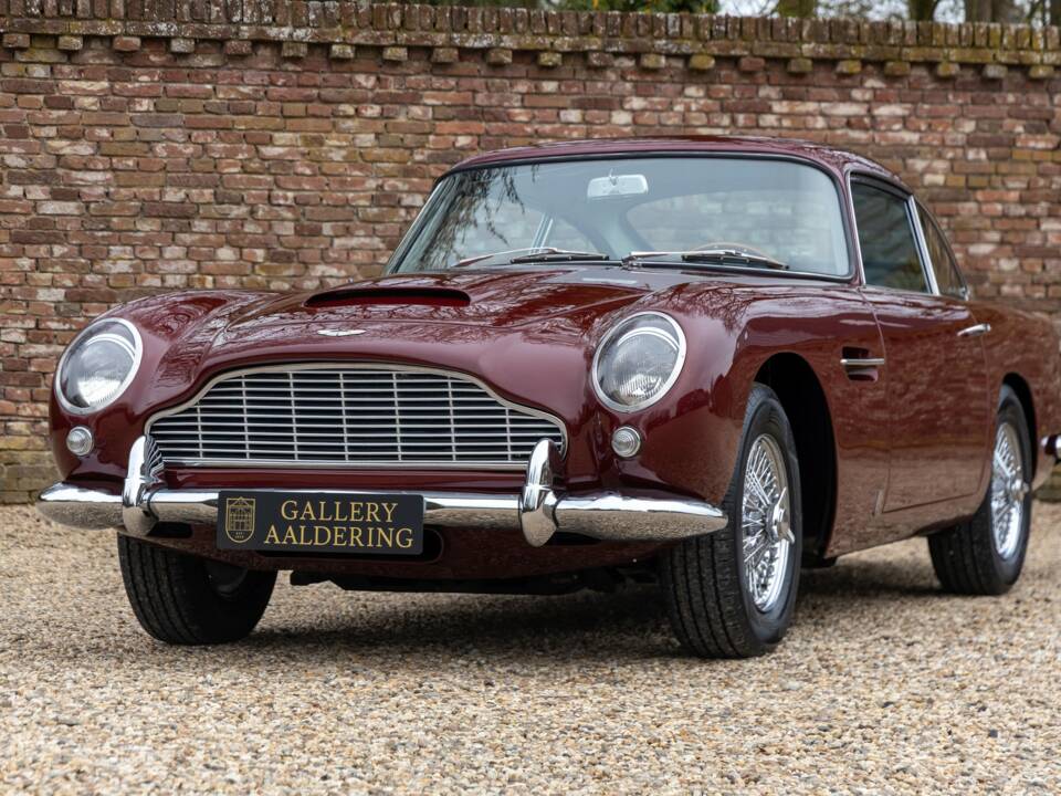 Image 16/50 de Aston Martin DB 5 Vantage (1965)