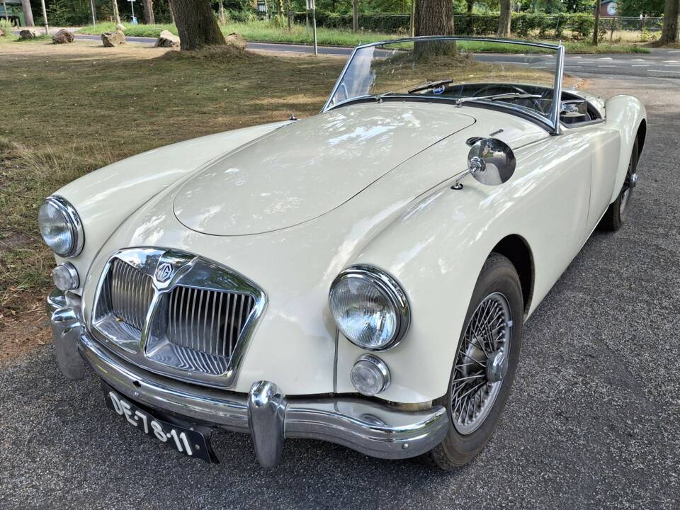 Image 2/22 de MG MGA 1600 (1962)