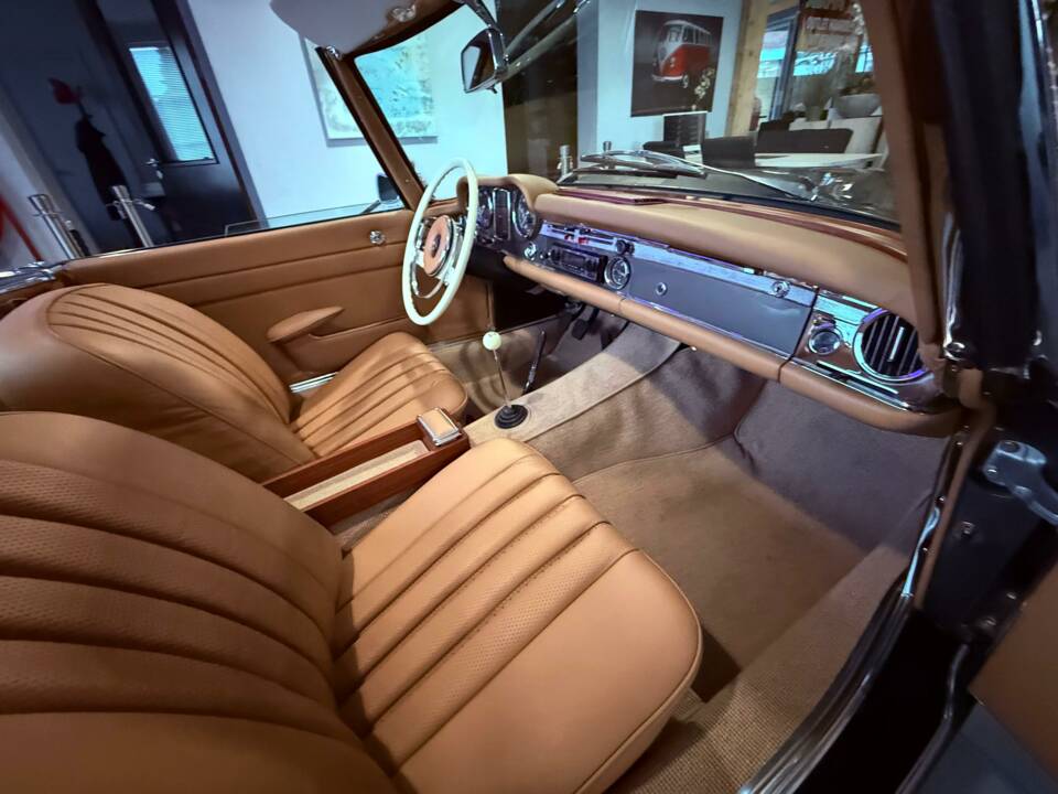 Image 19/36 of Mercedes-Benz 230 SL (1966)
