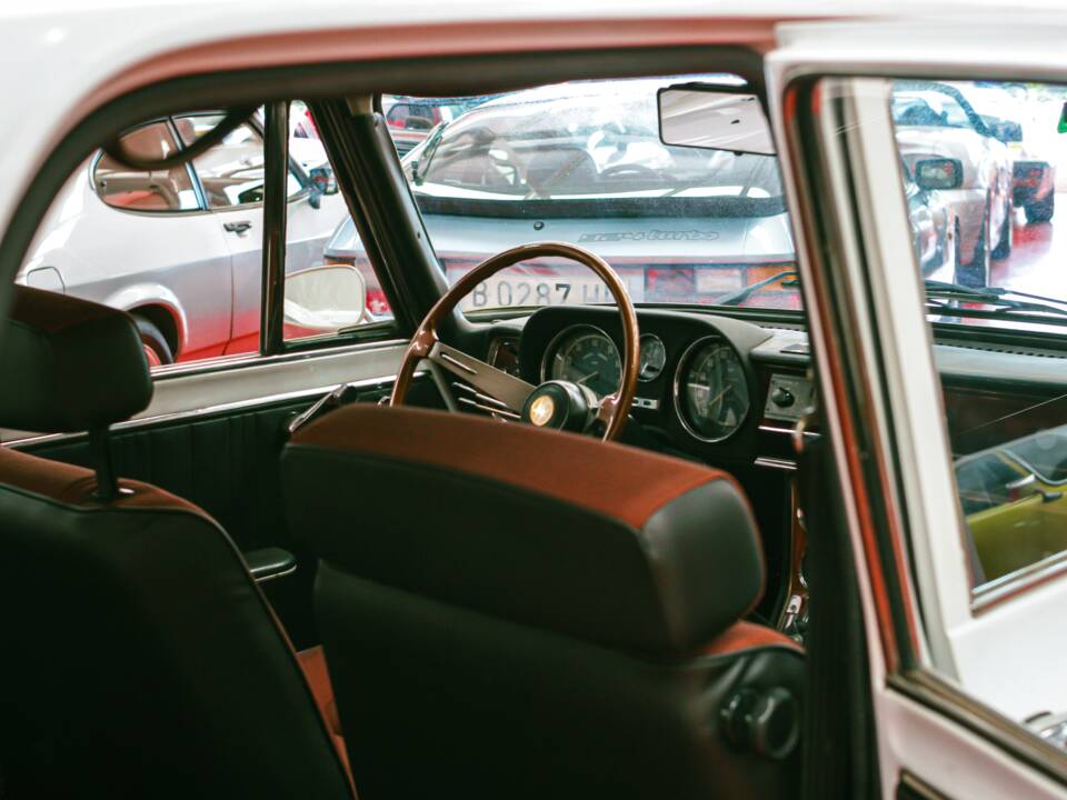 Bild 22/34 von Alfa Romeo Giulia Nuova Super 1600 (1979)