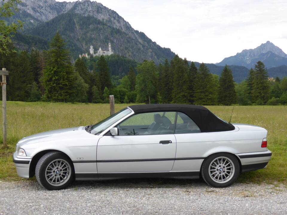 Bild 8/18 von BMW 320i (1998)