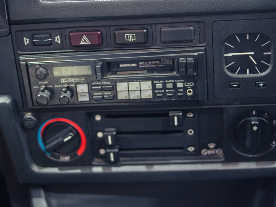 Image 21/38 of BMW 325i (1986)