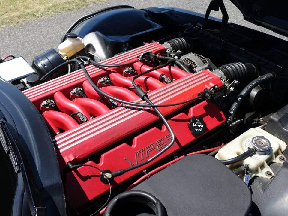 Image 18/35 of Dodge Viper RT/10 (1994)