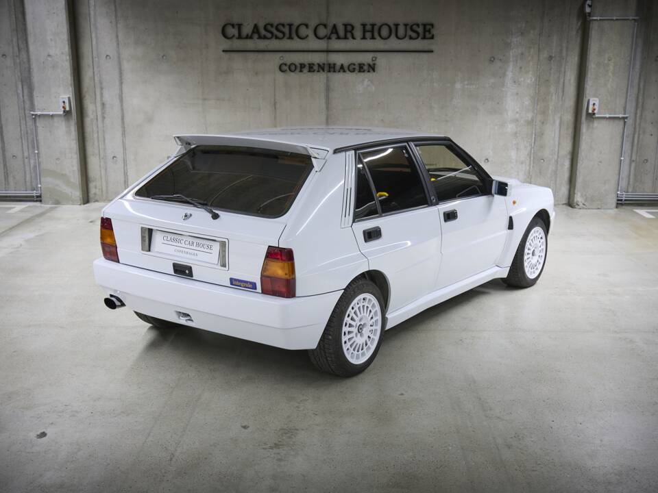 Image 64/93 of Lancia Delta HF Integrale Evoluzione I (1992)