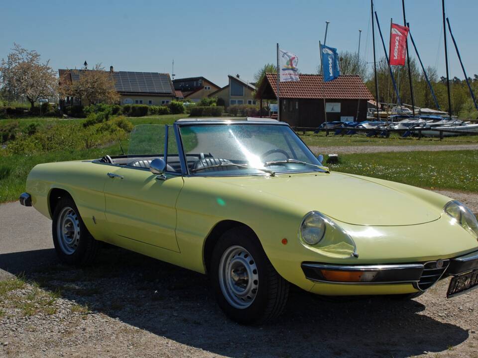 Image 7/24 of Alfa Romeo 1600 Spider (1976)