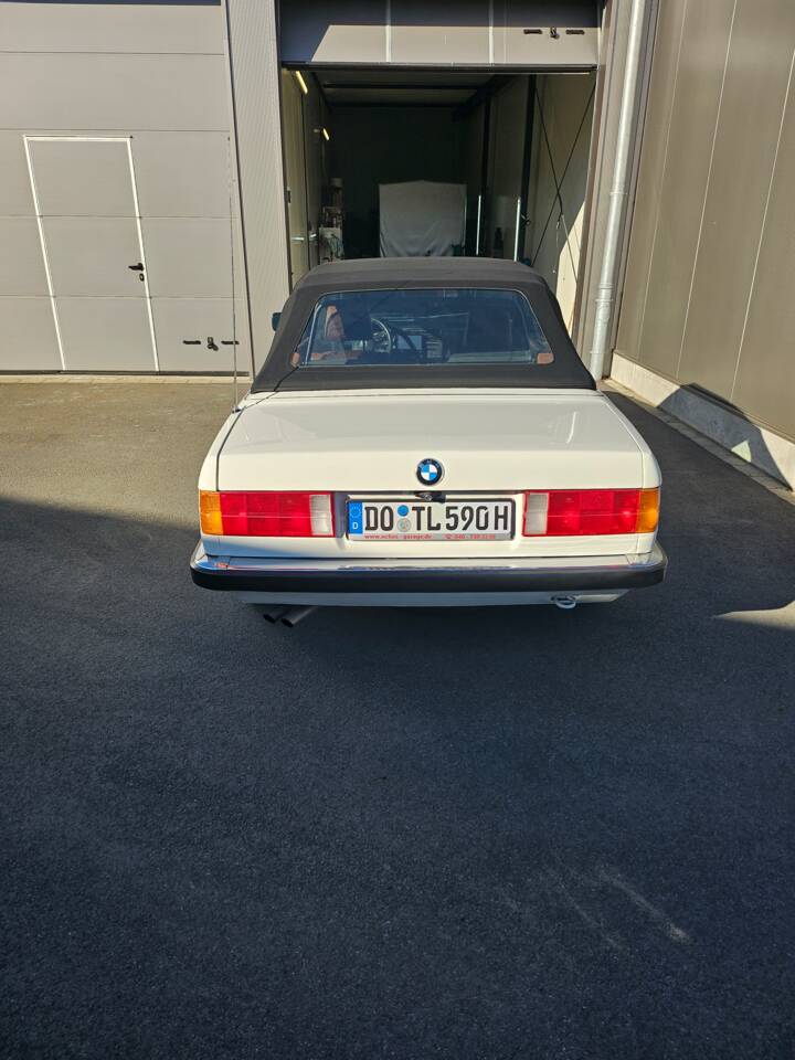 Immagine 3/67 di BMW 320i (1990)