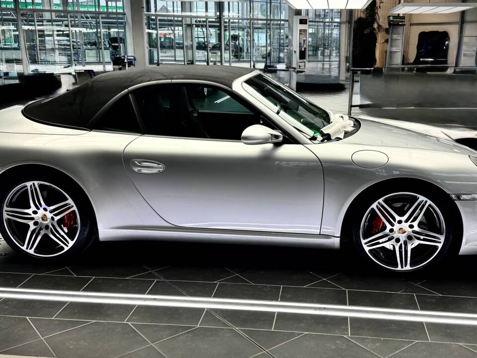 Image 1/59 of Porsche 911 Carrera S (2006)