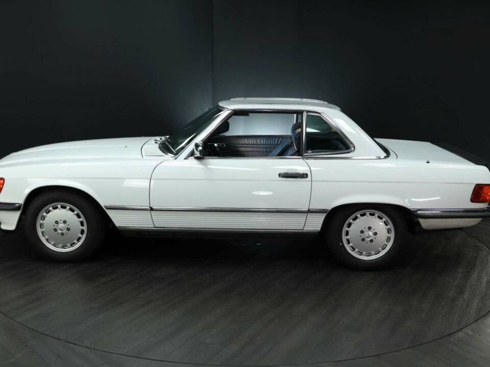 Image 3/30 de Mercedes-Benz 500 SL (1985)