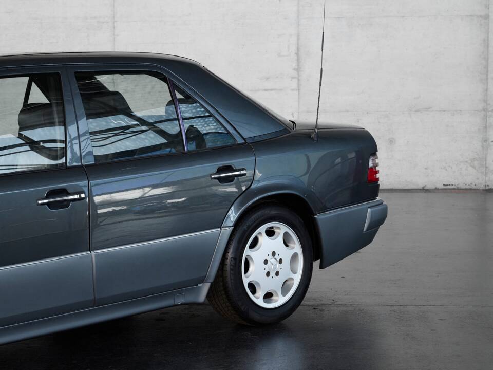 Bild 6/50 von Mercedes-Benz E 500 (1993)