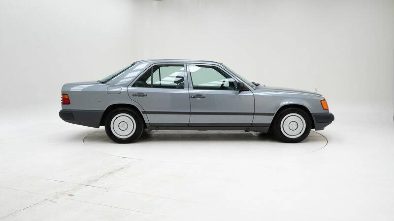 Imagen 6/15 de Mercedes-Benz 230 E (1988)