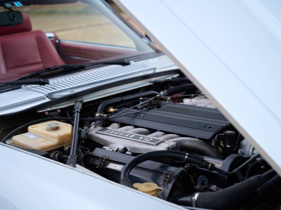 Image 34/50 of Jaguar XJS 6.0 (1993)