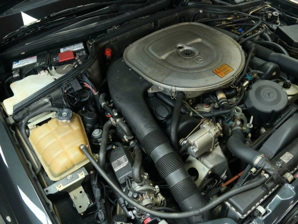 Immagine 42/50 di Mercedes-Benz 560 SEC (1990)