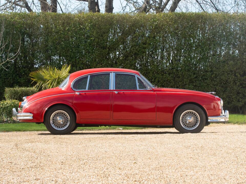 Image 9/50 of Jaguar Mk II 3.8 (1964)
