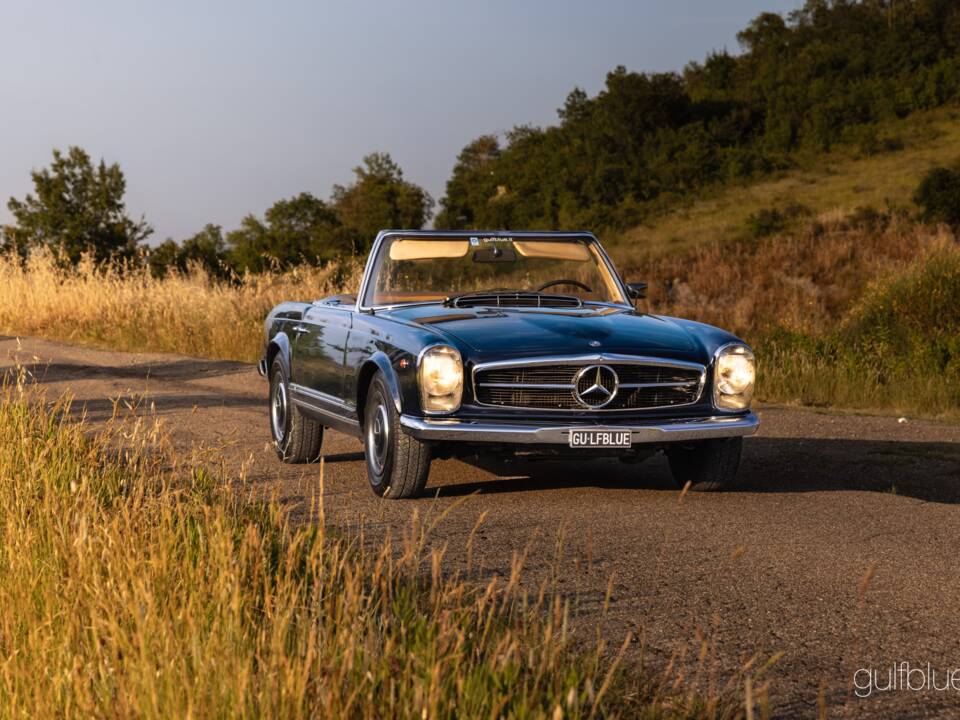 Image 17/79 de Mercedes-Benz 280 SL (1969)