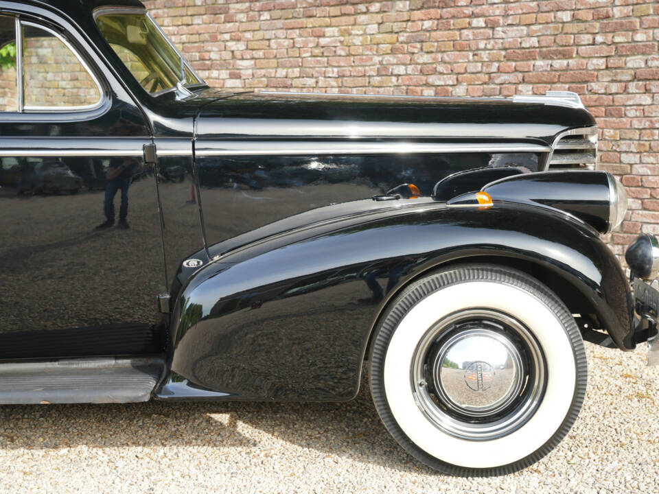 Image 26/50 of Oldsmobile F-Series Business Coupe (1938)