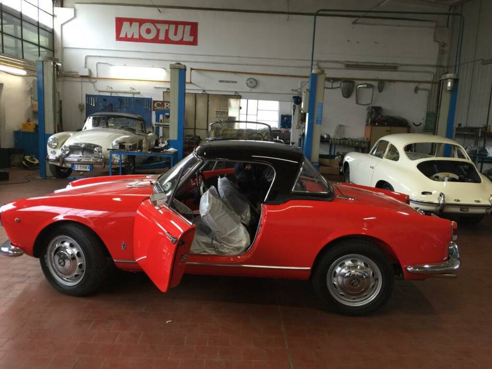 Image 2/4 of Alfa Romeo Giulietta Spider (1960)