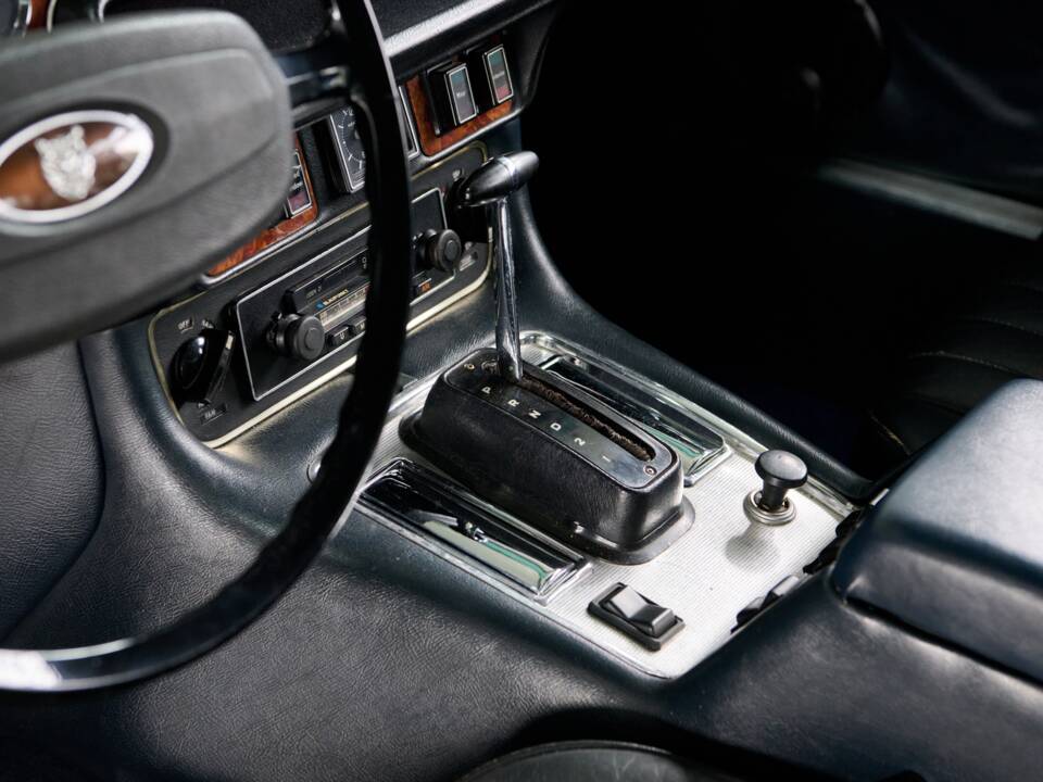 Bild 39/50 von Jaguar XJ 6 L 4.2 (1974)