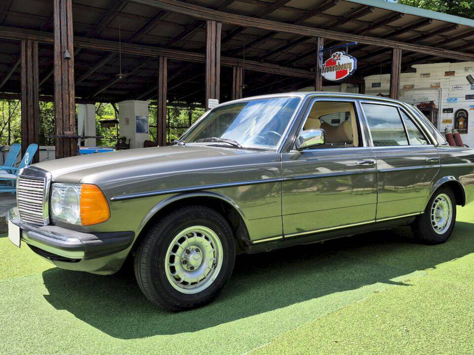Image 1/71 of Mercedes-Benz 240 D (1980)