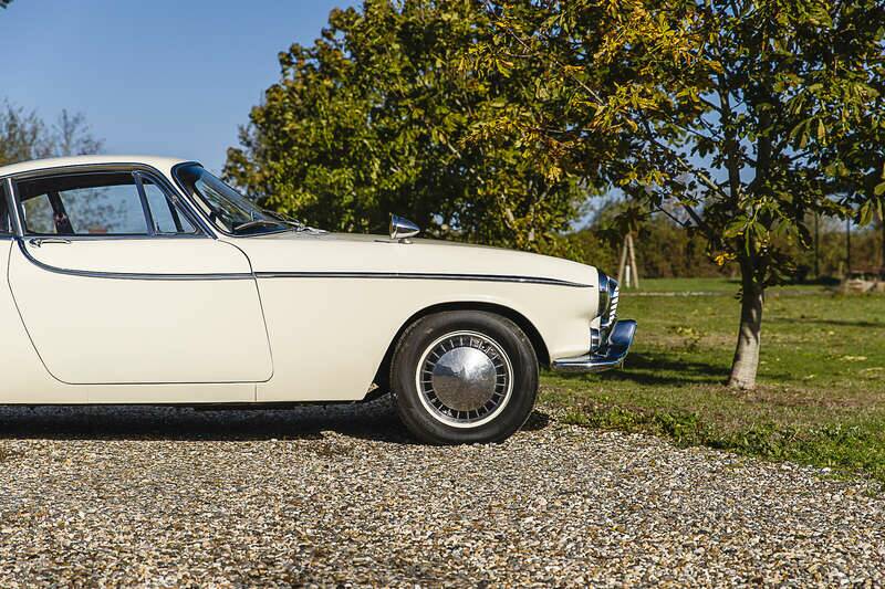 Image 24/50 of Volvo P 1800 (1962)
